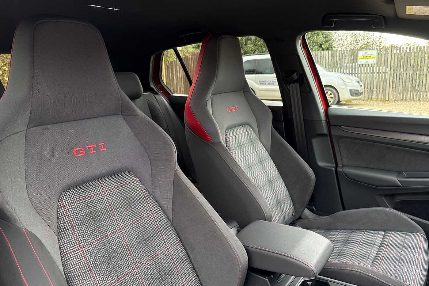Volkswagen Golf GTI MK8 Facelift 2024 2.0 TSI (265ps) DSG
