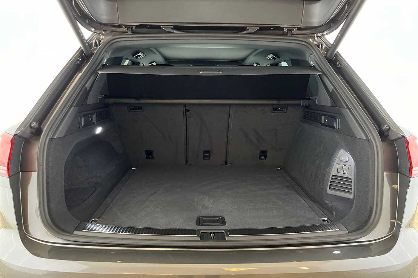 Volkswagen Touareg 3.0 TDI V6 Black Edition Tiptronic 4Motion Euro 6 (s/s) 5dr