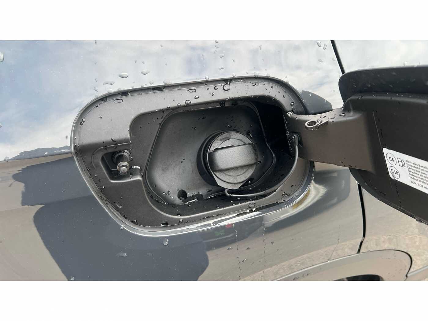 Volkswagen T-Cross 1.0 TSI (110ps) SE DSG Hatchback