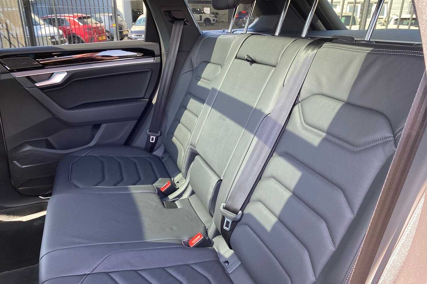 Volkswagen Touareg 3.0TDI (286ps) Black Edition 4Motion 5dr