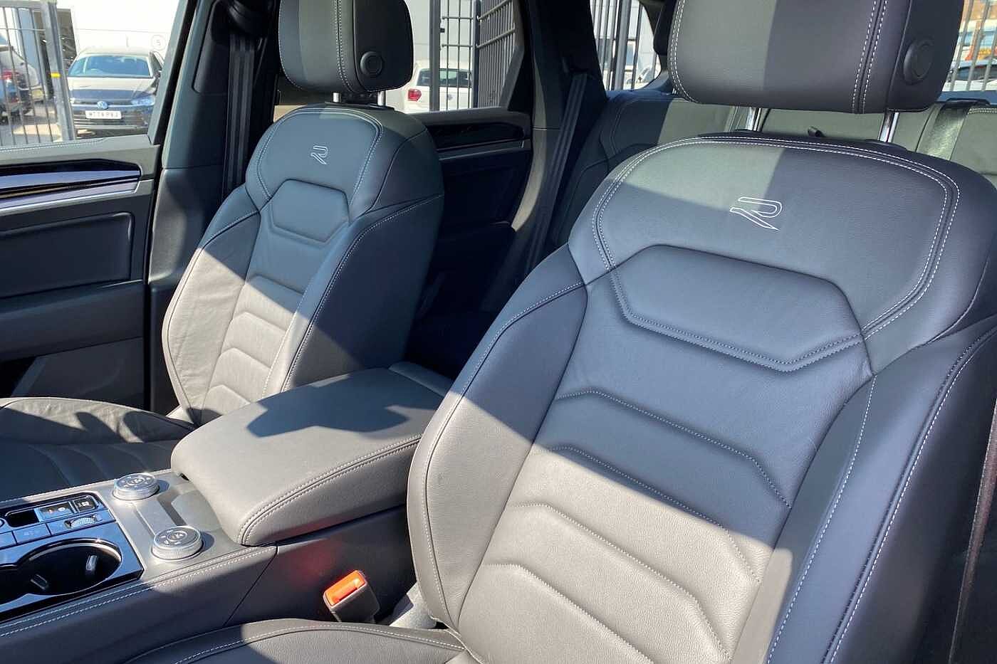 Volkswagen Touareg 3.0TDI (286ps) Black Edition 4Motion 5dr