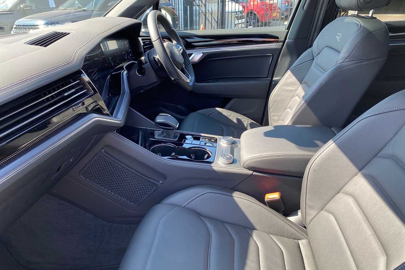 Volkswagen Touareg 3.0TDI (286ps) Black Edition 4Motion 5dr