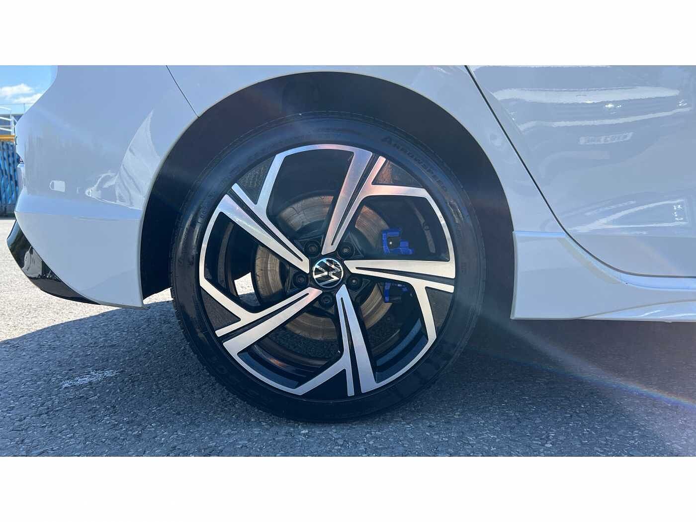 Volkswagen Golf R MK8 2.0 TSI 4Motion 320PS DSG 5 Dr