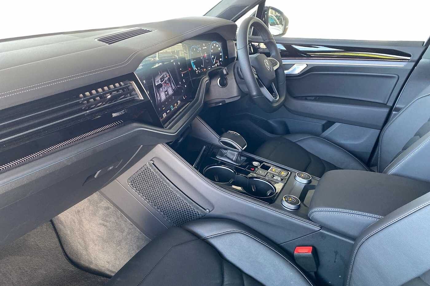 Volkswagen Touareg 3.0TDI (286ps) Black Edition 4Motion 5dr